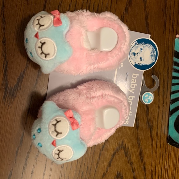 Owl Baby booties by Gerber - Picture 2 of 4